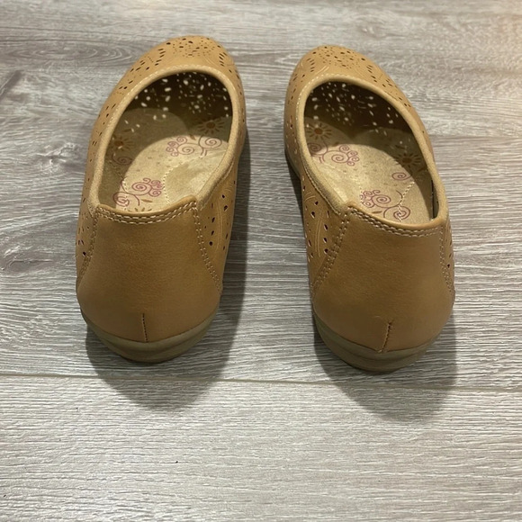 Earth Spirit Gelron 2000 Perforated Ballet Flats Tan 8 - Picture 4 of 14